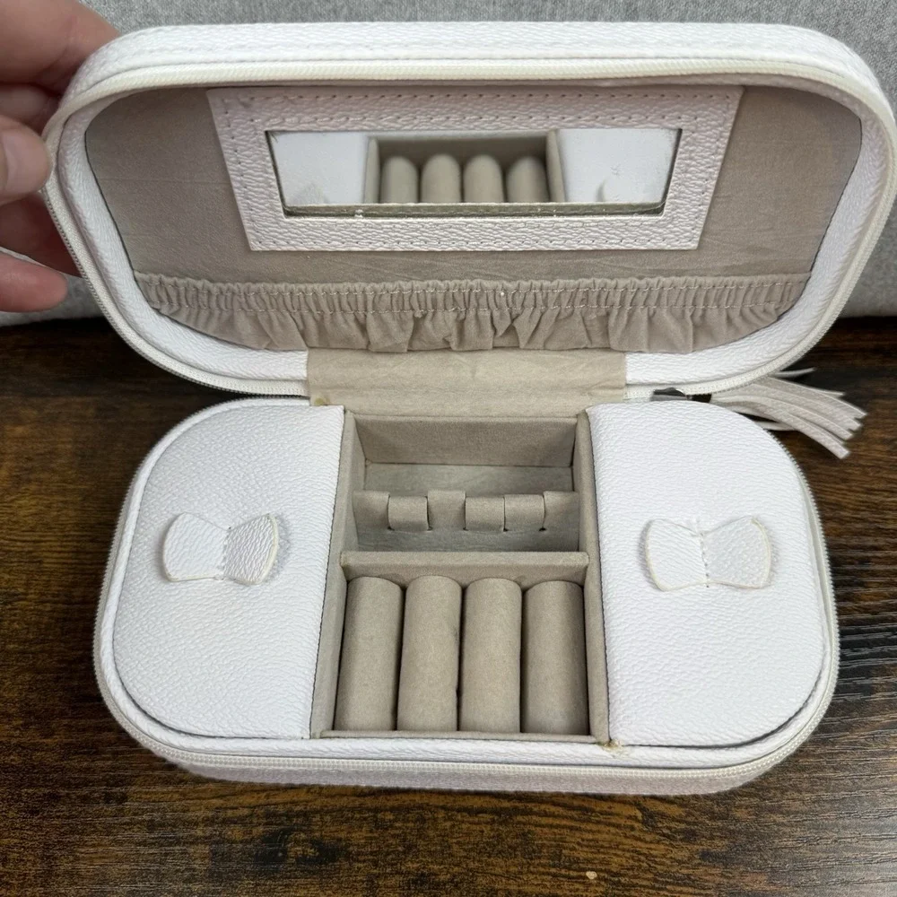 Cynthia Rowley White faux-leather zip around travel jewelry case